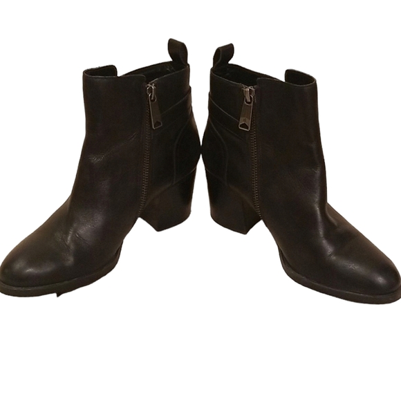 LAST CHANCE! Ralph Lauren Boots - Picture 2 of 9